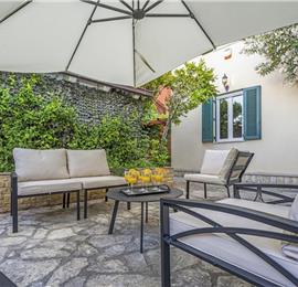 4-5 bedroom villa with Split City and Sea Views sleeps 8-10